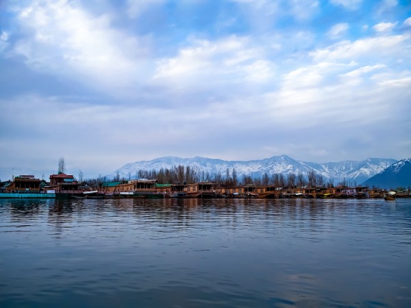 Srinagar - Pahalgam - Gulmarg - Srinagar - Kargil - Leh - Nubra - Pangong